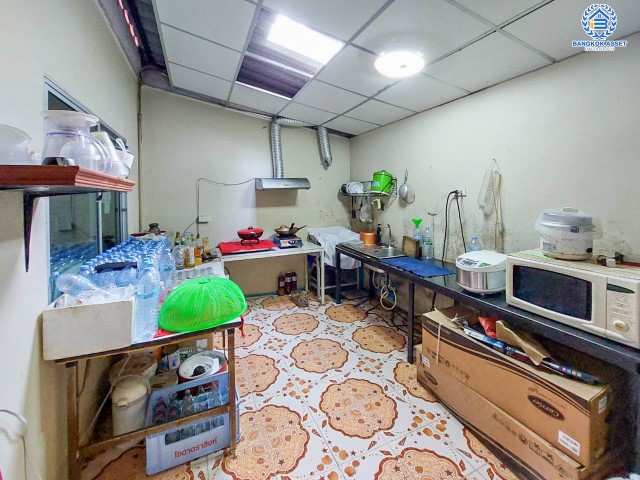 *****ทาวน์เฮ้าส์มือสองย่านนนทบุรี ม.วรพัต สุขาภิบาล5 เนื้อที่เกือบ 18 ตร.ว. ฟังก์ชัน 2 ห้องนอน 2 ห้องน้ำ 1 ที่จอดรถ บ้านเย็นสบาย บรรยากาศเป็นส่วนตัว ทำเลบนถ.สุขาภิบาล 5 ใกล้ทางด่วน "ฉลองรัช" และรถไฟฟ้าสายสีเขียว "สถานีสะพานใหม่" ราคาคุ้มสุด!